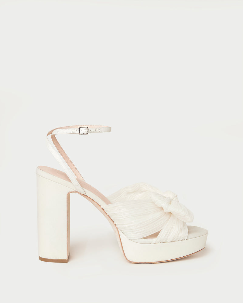 <transcy>Natalia heeled sandal with ankle strap</transcy>