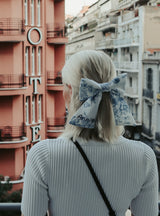 Audrey Haarschleife aus Leinen in blau-weiß - weddorable