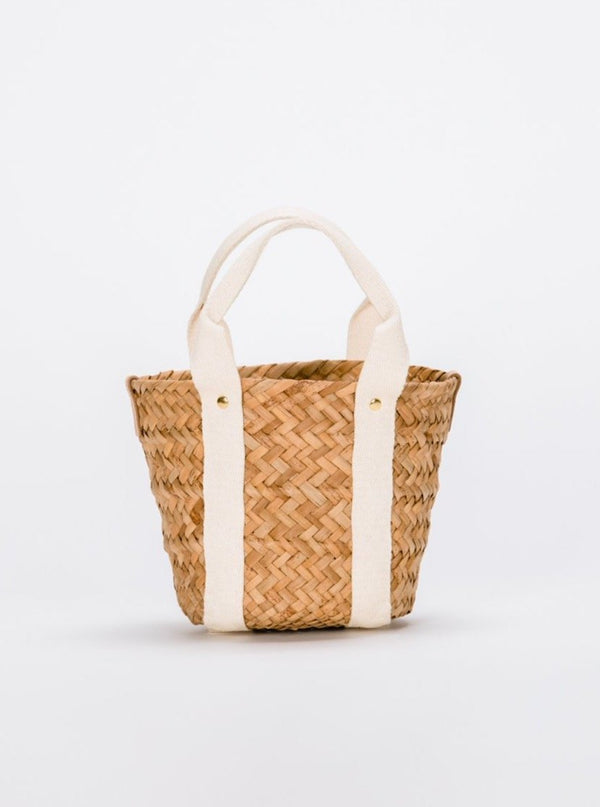 Mini Colbie Tote aus geflochtenem Stroh - weddorable