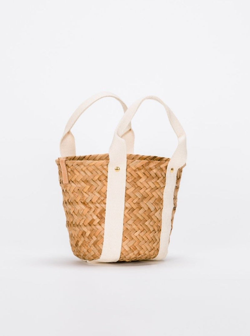 Mini Colbie Tote aus geflochtenem Stroh - weddorable