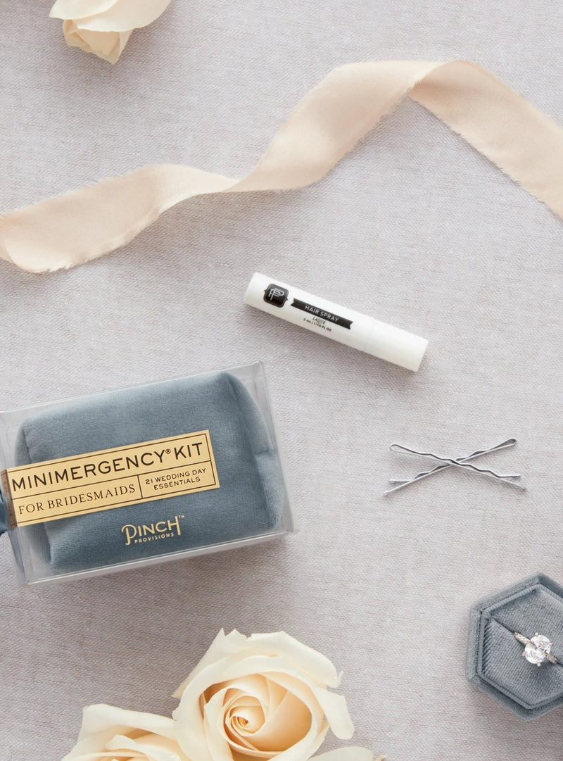 Minimergency Kit für Brautjungfern in samt dusty blau - weddorable